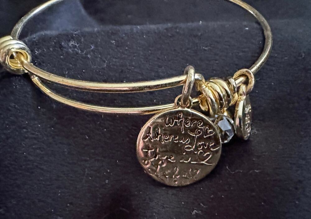 Gold Tone Charm Bangle Bracelet Inspirational Quote Crystal Accent 2.5” B060